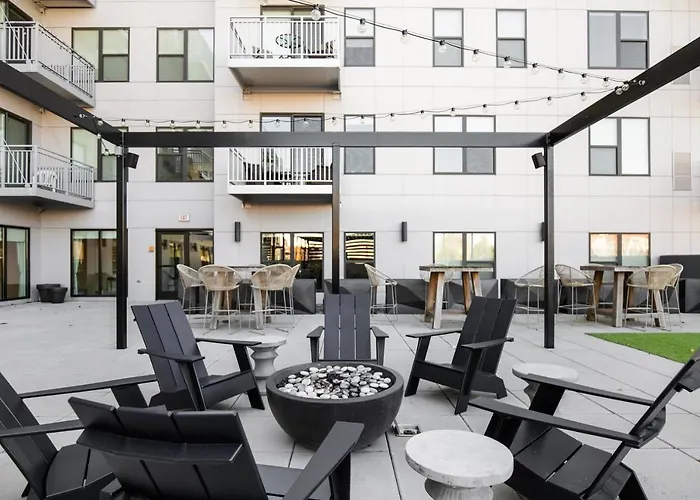 1br W Lounge Pool Gym Nr Metra Chi-863 Apartment Elmhurst