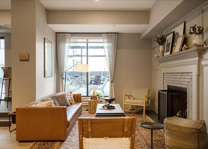 1br W Lounge Pool Gym Nr Metra Chi-863 *